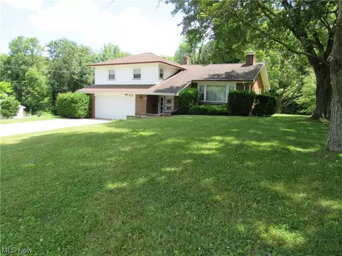 429 Crestview Dr, Ashtabula, OH 44004 photo 3