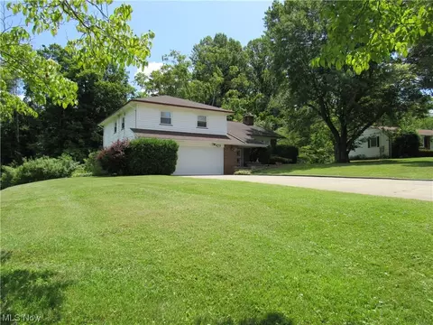 429 Crestview Dr, Ashtabula, OH 44004 photo 2