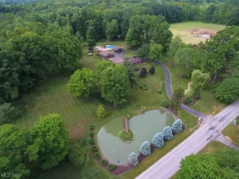 5930 Everett East Rd, Hubbard, OH 44425