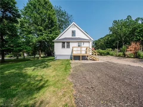 4525 Dunton Rd, Lorain, OH 44055