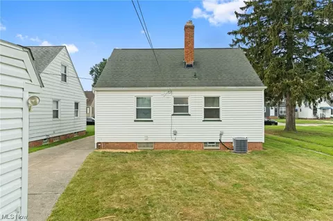 7902 Thornton Dr, Parma, OH 44129 photo 28