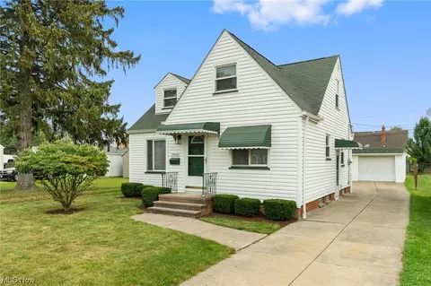 7902 Thornton Dr, Parma, OH 44129 photo 1