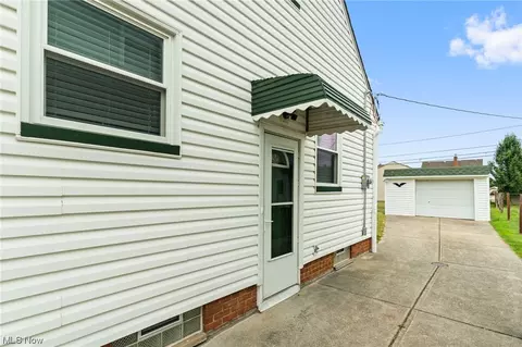 7902 Thornton Dr, Parma, OH 44129 photo 26