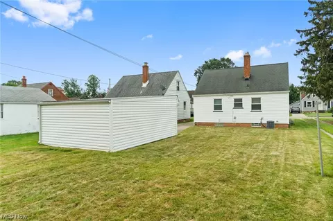 7902 Thornton Dr, Parma, OH 44129 photo 29