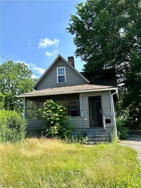 9522 Carton Ave, Cleveland, OH 44104