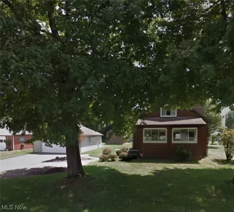 8 E Haywood Ave, Struthers, OH 44471 photo 1