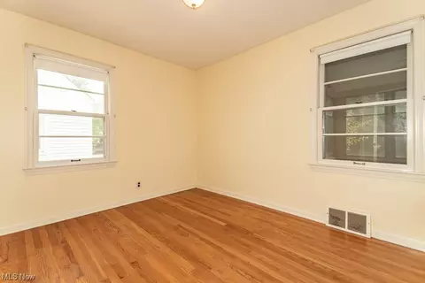 417 E 271st St, Euclid, OH 44132 photo 9