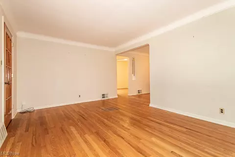 417 E 271st St, Euclid, OH 44132 photo 6