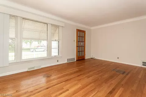 417 E 271st St, Euclid, OH 44132 photo 5