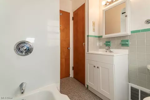417 E 271st St, Euclid, OH 44132 photo 13