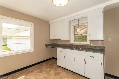 417 E 271st St, Euclid, OH 44132 photo 4