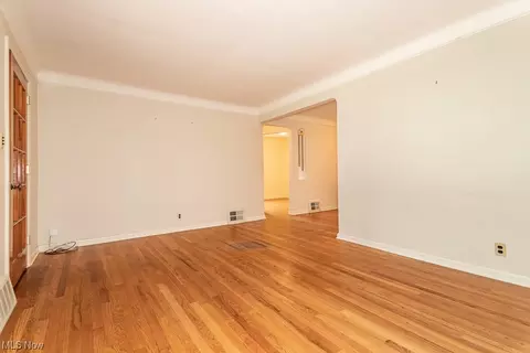 417 E 271st St, Euclid, OH 44132 photo 6