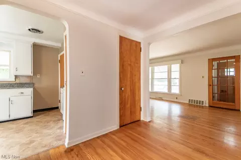 417 E 271st St, Euclid, OH 44132 photo 8