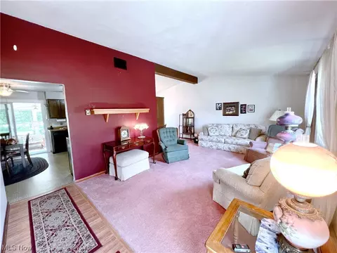 304 Crestview Dr, Elyria, OH 44035 photo 4