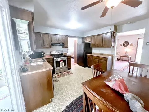 304 Crestview Dr, Elyria, OH 44035 photo 8