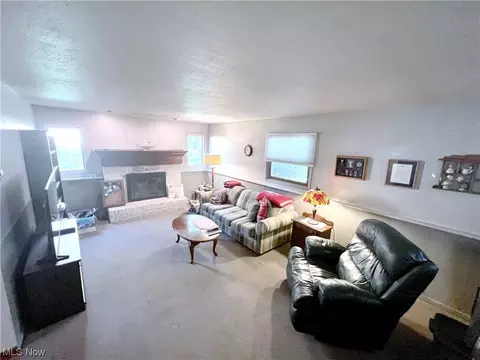 304 Crestview Dr, Elyria, OH 44035 photo 12