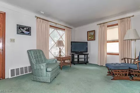 30146 Phillips Ave, Wickliffe, OH 44092 photo 10