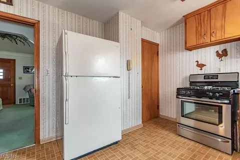 30146 Phillips Ave, Wickliffe, OH 44092 photo 12