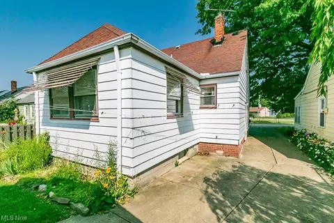 30146 Phillips Ave, Wickliffe, OH 44092 photo 6
