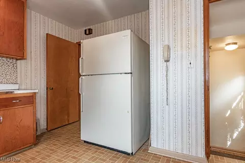 30146 Phillips Ave, Wickliffe, OH 44092 photo 11