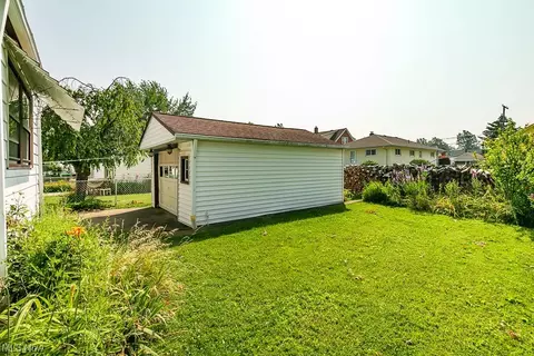 30146 Phillips Ave, Wickliffe, OH 44092 photo 5