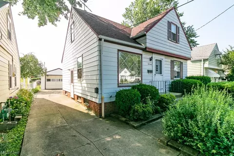30146 Phillips Ave, Wickliffe, OH 44092 photo 2