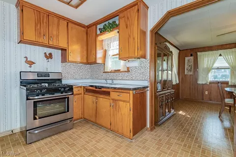 30146 Phillips Ave, Wickliffe, OH 44092 photo 14