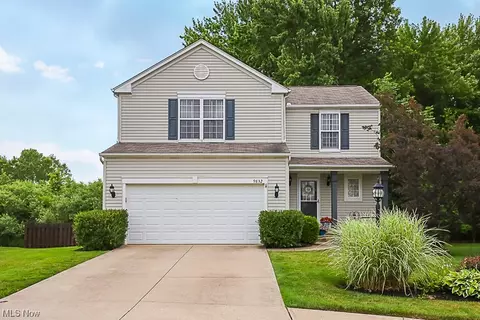 9832 Seton Dr, Olmsted Twp, OH 44138
