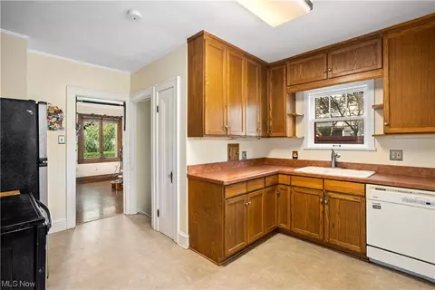 178 Baker St, Berea, OH 44017 photo 6