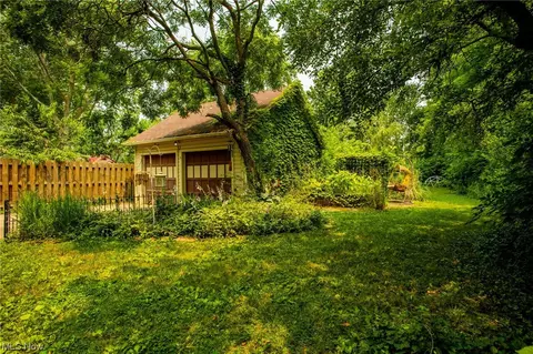 178 Baker St, Berea, OH 44017 photo 3