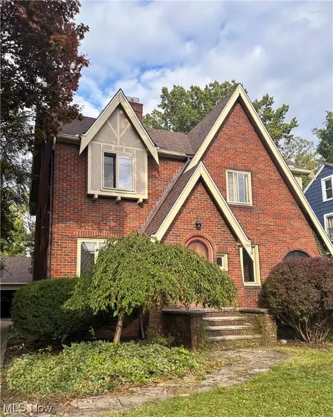 178 Baker St, Berea, OH 44017 photo 2