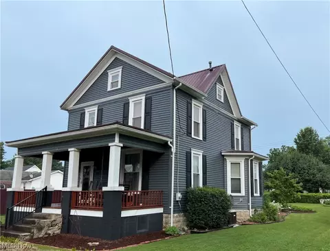 911 Grandview Ave, New Matamoras, OH 45767