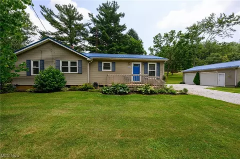 4202 Mapleton St SE, Canton, OH 44707 photo 2