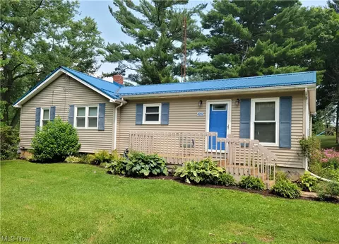 4202 Mapleton St SE, Canton, OH 44707 photo 1