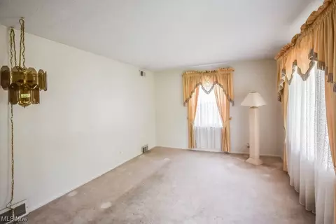 176 Anna Ave NW, Canton, OH 44708 photo 2