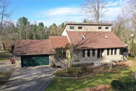 13014 Manor Dr, Chardon, OH 44024