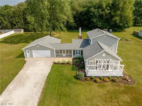 3061 Wolverine St NE, Canton, OH 44705 photo 2