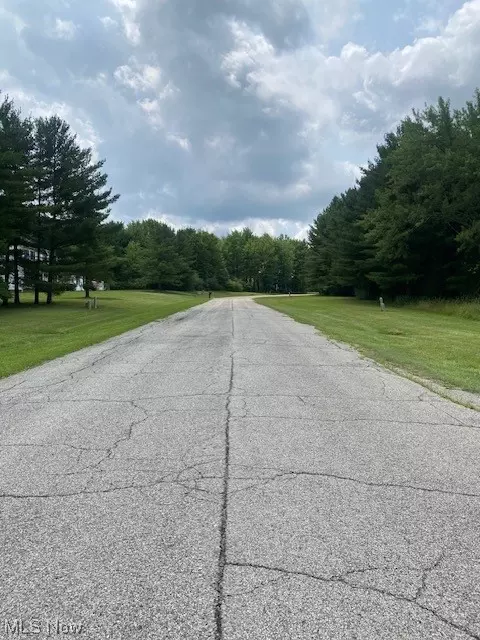 7 Nezbar Dr, Warren, OH 44481