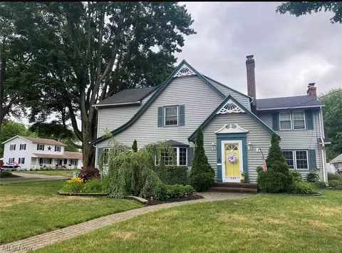 129 W Main Rd, Conneaut, OH 44030