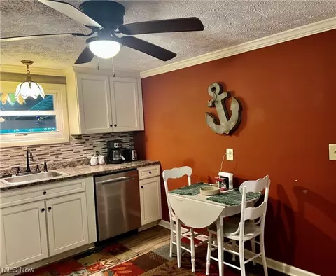 564 S Eagle St, Geneva, OH 44041 photo 8