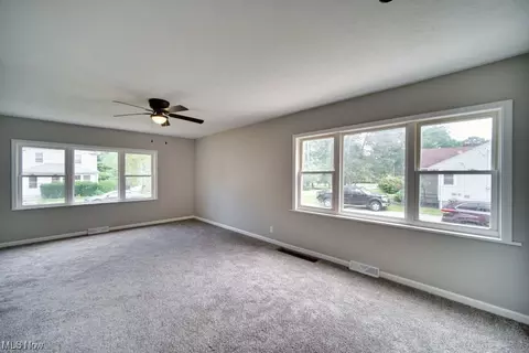 430 E 45th St, Lorain, OH 44052 photo 3