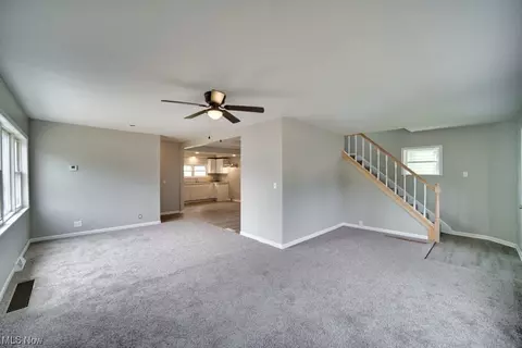 430 E 45th St, Lorain, OH 44052 photo 2
