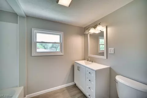 430 E 45th St, Lorain, OH 44052 photo 18