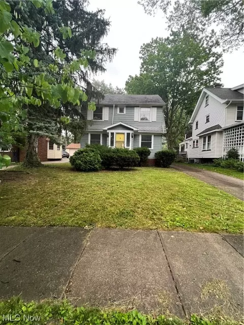 951 Roanoke Rd, Cleveland Heights, OH 44121
