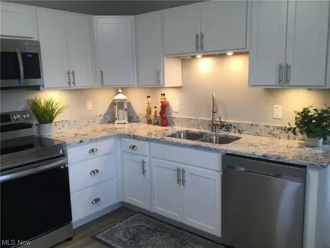 700 Boston Ave, Elyria, OH 44035 photo 2