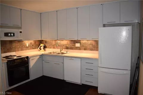 6 Baker St, Berea, OH 44017 photo 9
