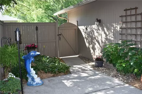 6 Baker St, Berea, OH 44017 photo 3