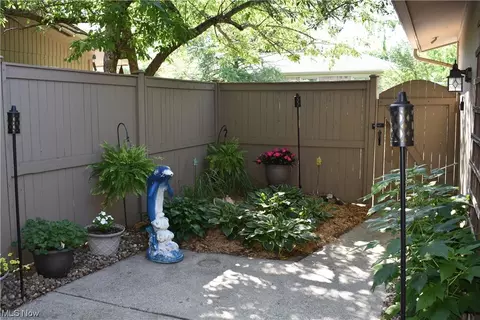 6 Baker St, Berea, OH 44017 photo 2