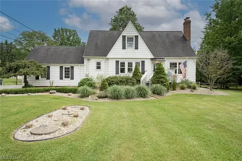 28700 Pike Dr, Orange, OH 44022