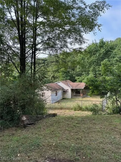 630 Allison Rd, Chester, WV 26034